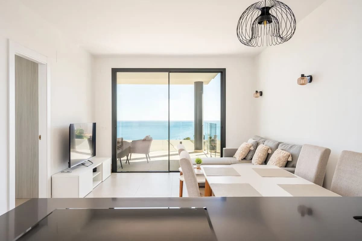 2 Bedroom Middle Floor Apartment for Sale in Fuengirola, Málaga - Image 5