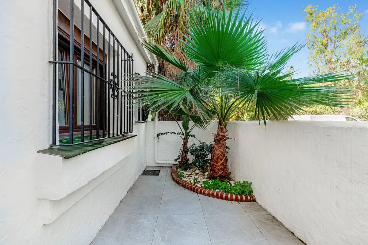 4 Bedroom Ground Floor Apartment for Sale in Puerto Banús, Málaga - Image 3