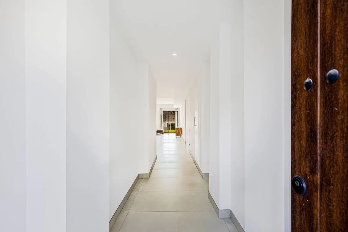 4 Bedroom Ground Floor Apartment for Sale in Puerto Banús, Málaga - Image 5