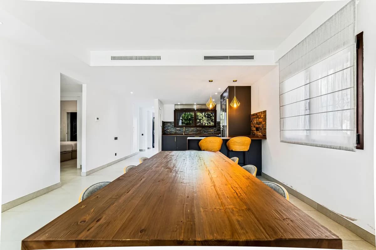 4 Bedroom Ground Floor Apartment for Sale in Puerto Banús, Málaga - Image 8