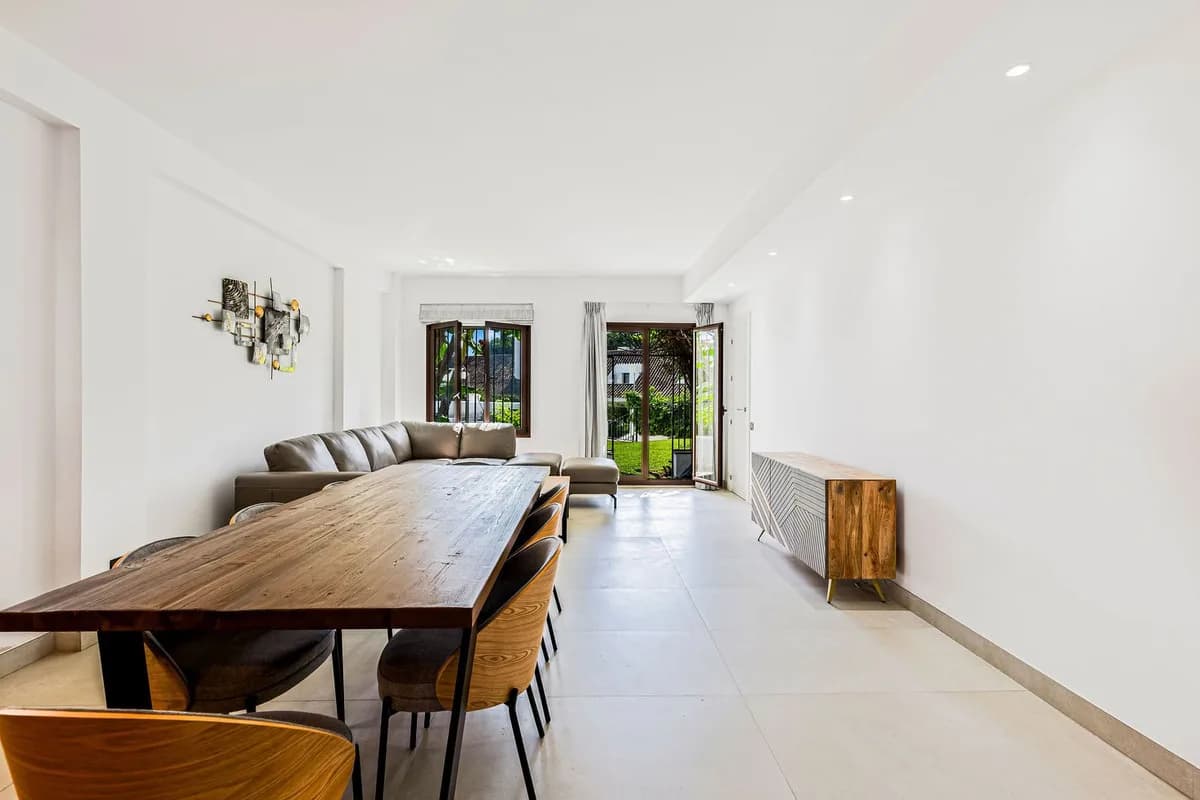 4 Bedroom Ground Floor Apartment for Sale in Puerto Banús, Málaga - Image 9