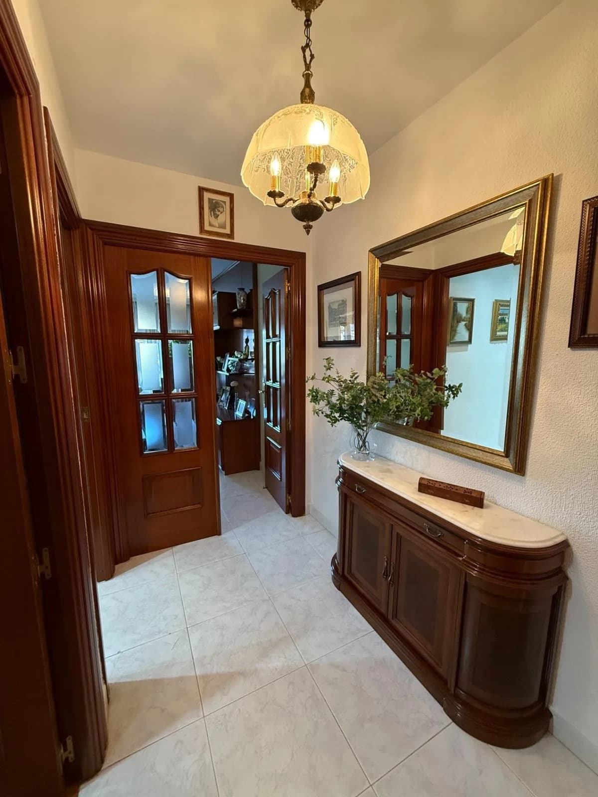 3 Bedroom Middle Floor Apartment for Sale in Capuchinos, Málaga - Image 2