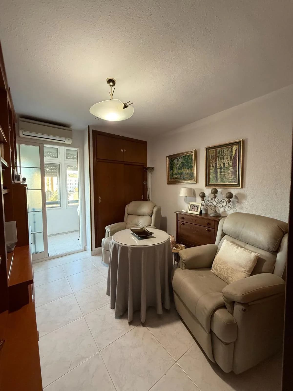 3 Bedroom Middle Floor Apartment for Sale in Capuchinos, Málaga - Image 9
