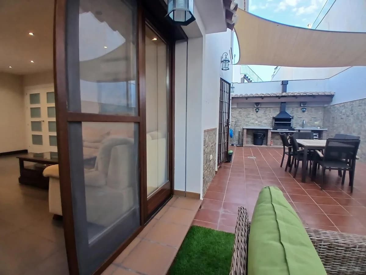 4 Bedroom Detached Villa for Sale in Los Pacos, Málaga - Image 6