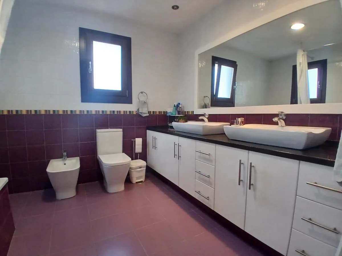 4 Bedroom Detached Villa for Sale in Los Pacos, Málaga - Image 9