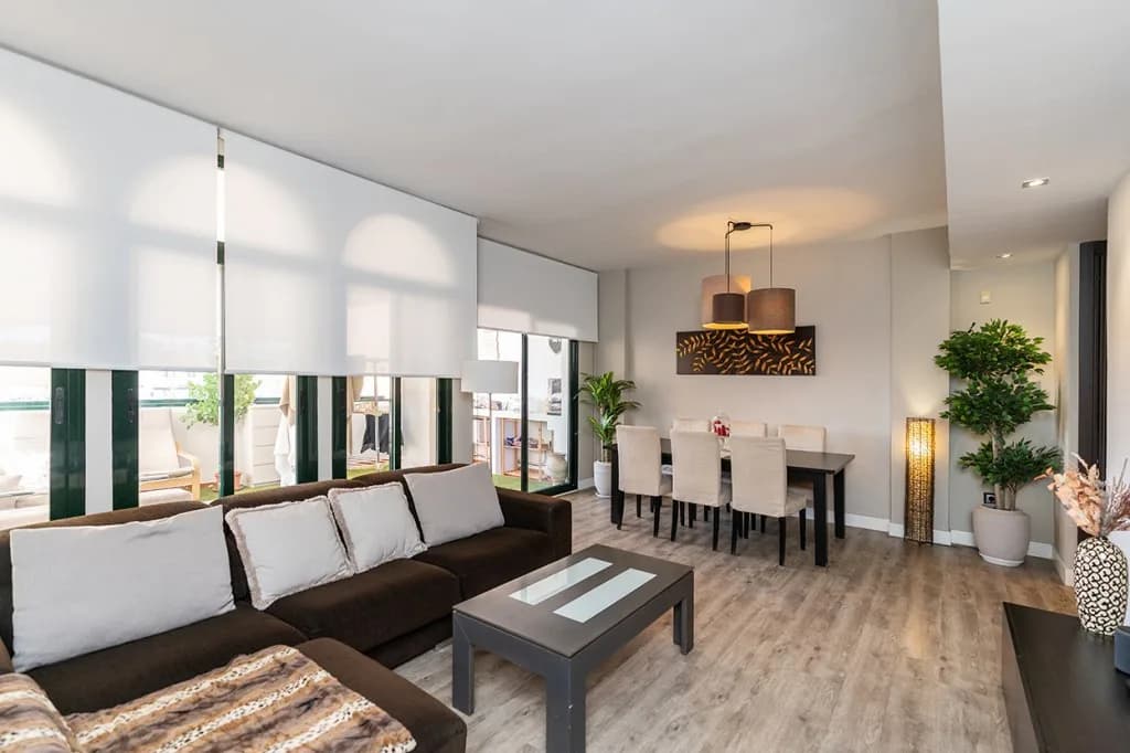 3 Bedroom Middle Floor Apartment for Sale in Elviria, Málaga - Image 9