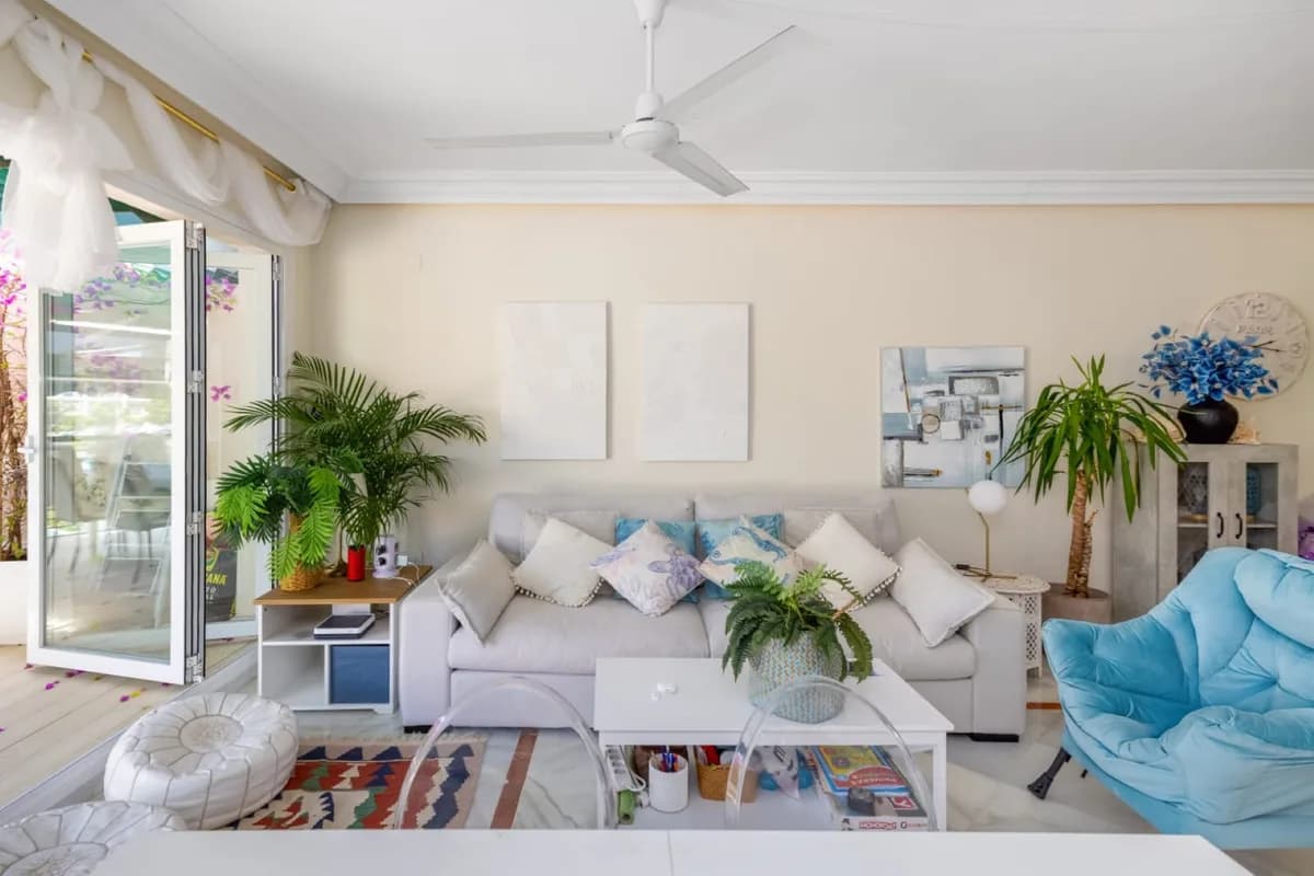 2 Bedroom Middle Floor Apartment for Sale in Nueva Andalucía, Málaga - Image 7