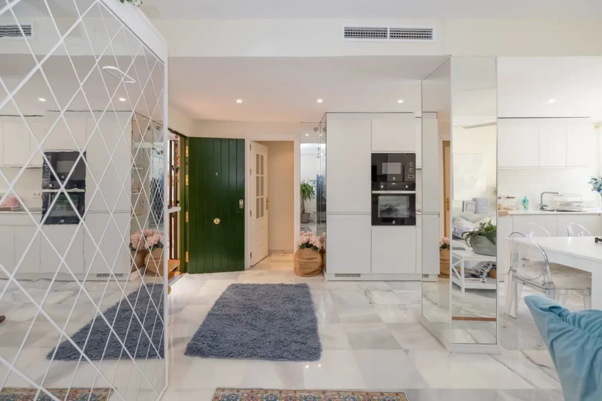 2 Bedroom Middle Floor Apartment for Sale in Nueva Andalucía, Málaga - Image 9