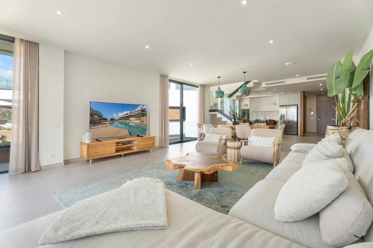 3 Bedroom Penthouse Duplex for Sale in Artola, Málaga - Image 8