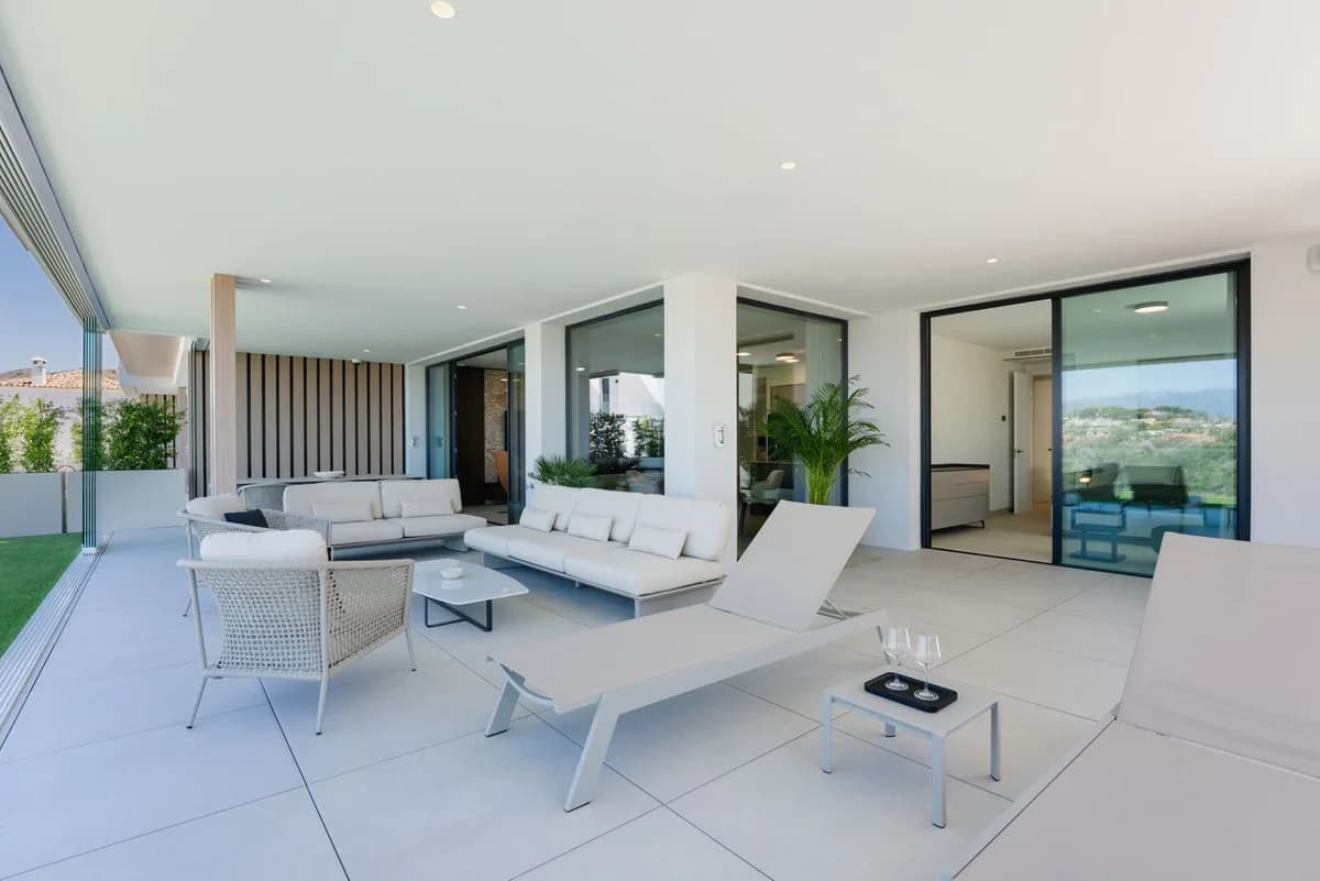 3 Bedroom Ground Floor Apartment for Sale in Cabopino, Málaga - Image 5