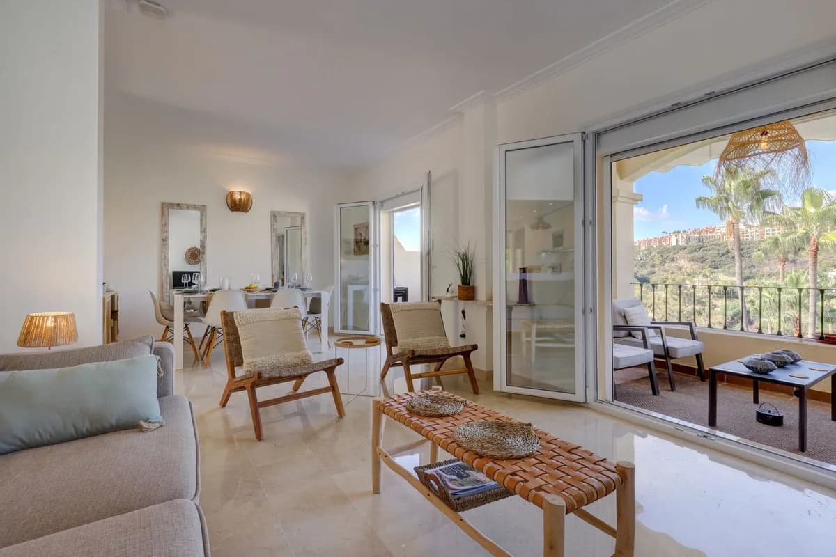 3 Bedroom Penthouse for Sale in La Quinta, Málaga - Image 2