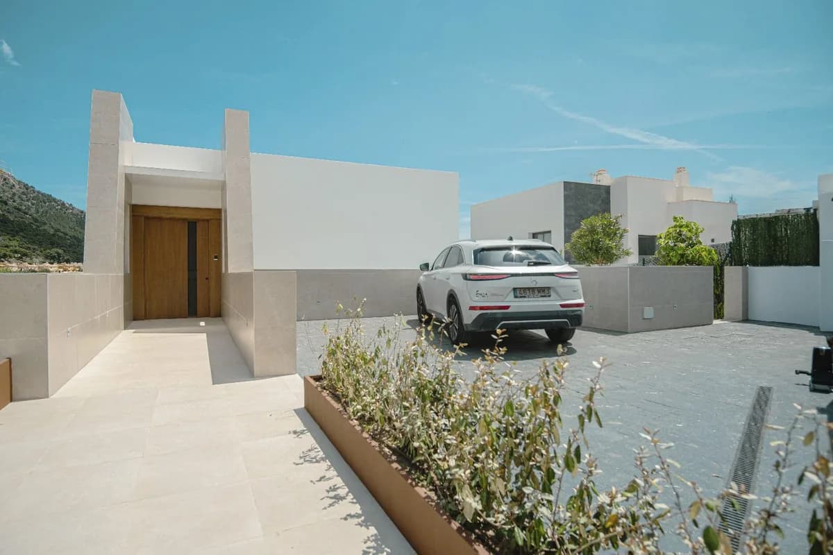 6 Bedroom Detached Villa for Sale in Mijas, Málaga - Image 3