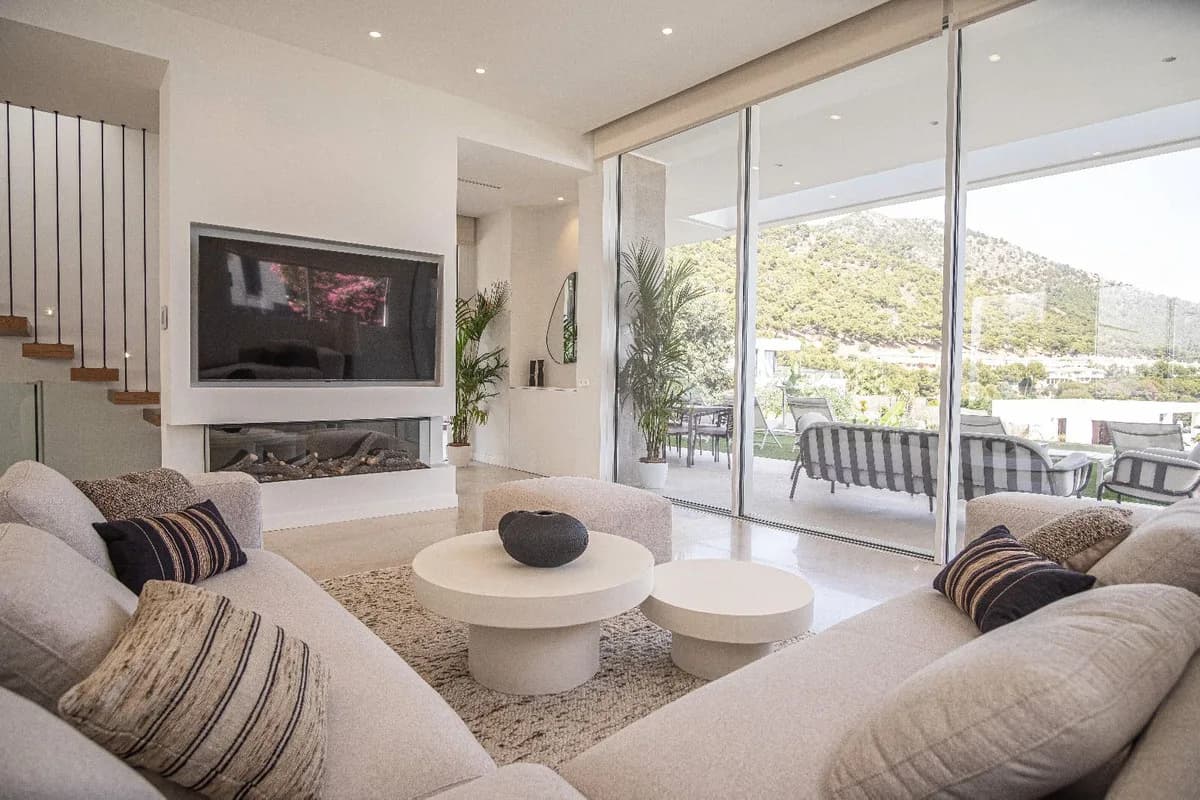 6 Bedroom Detached Villa for Sale in Mijas, Málaga - Image 5
