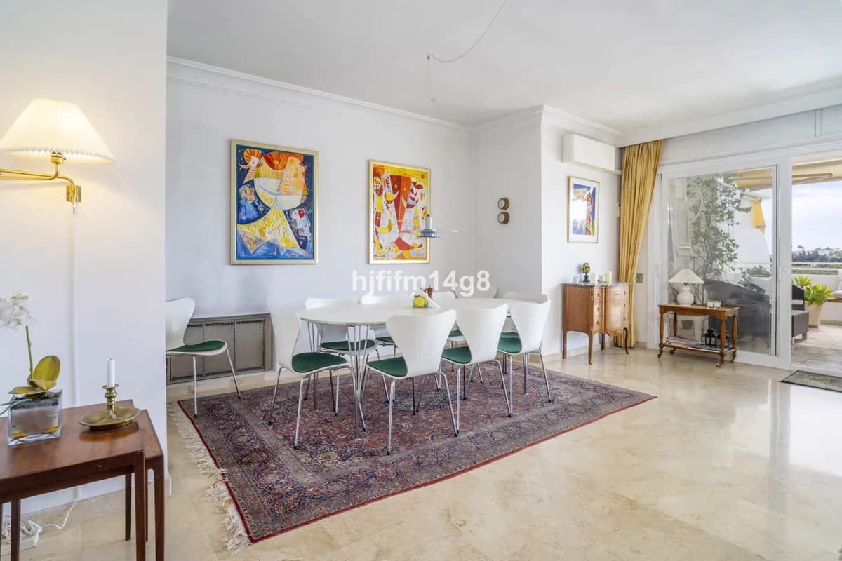 2 Bedroom Middle Floor Apartment for Sale in Guadalmina Alta, Málaga - Image 7