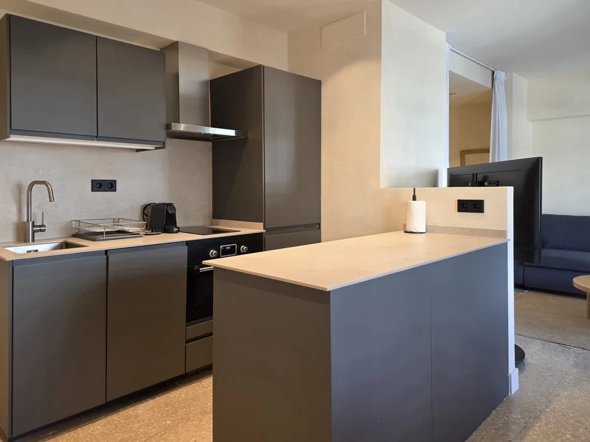 1 Bedroom Middle Floor Apartment for Sale in Marbella, Málaga - Image 3