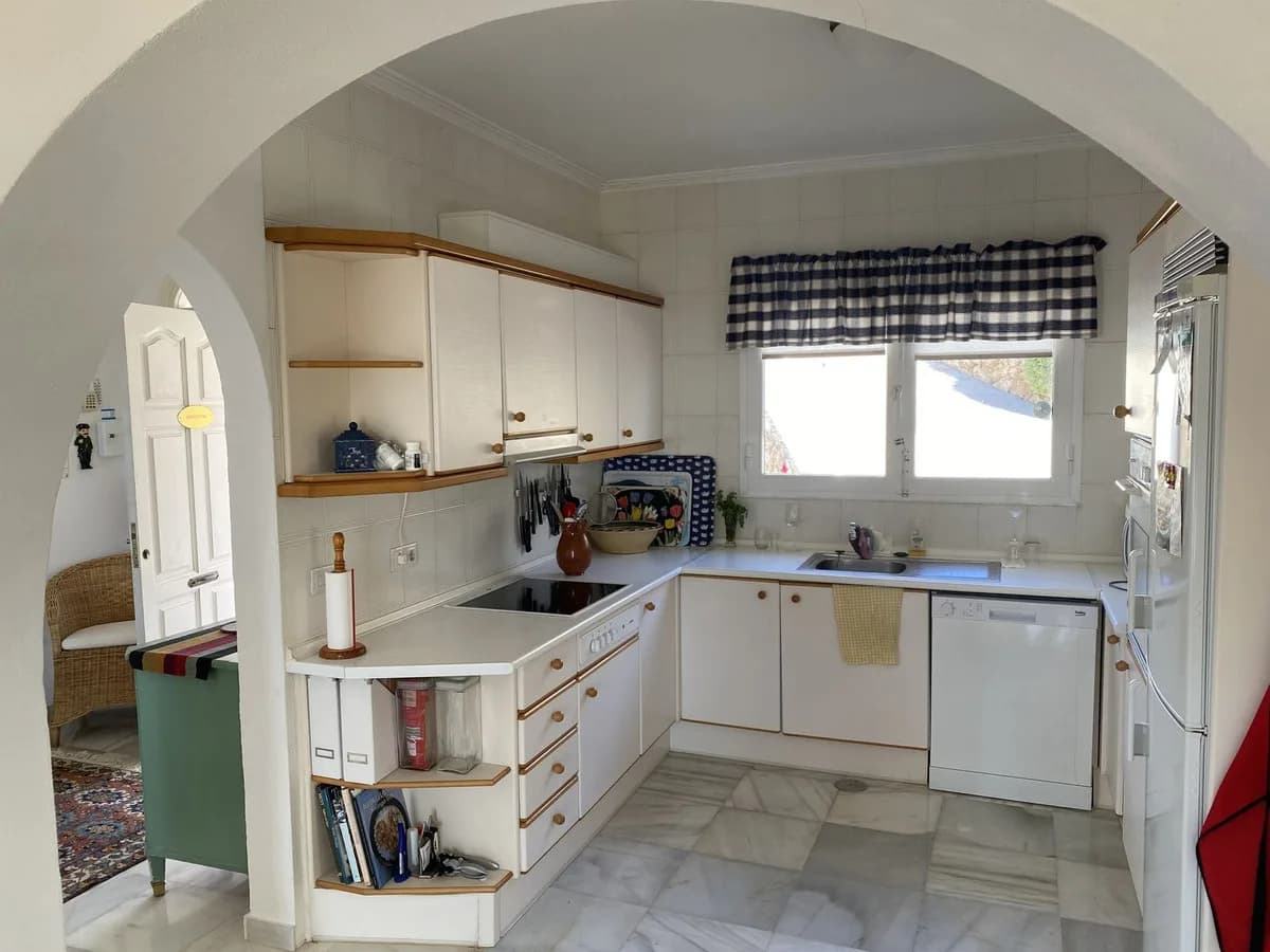 4 Bedroom Detached Villa for Sale in Mijas, Málaga - Image 7