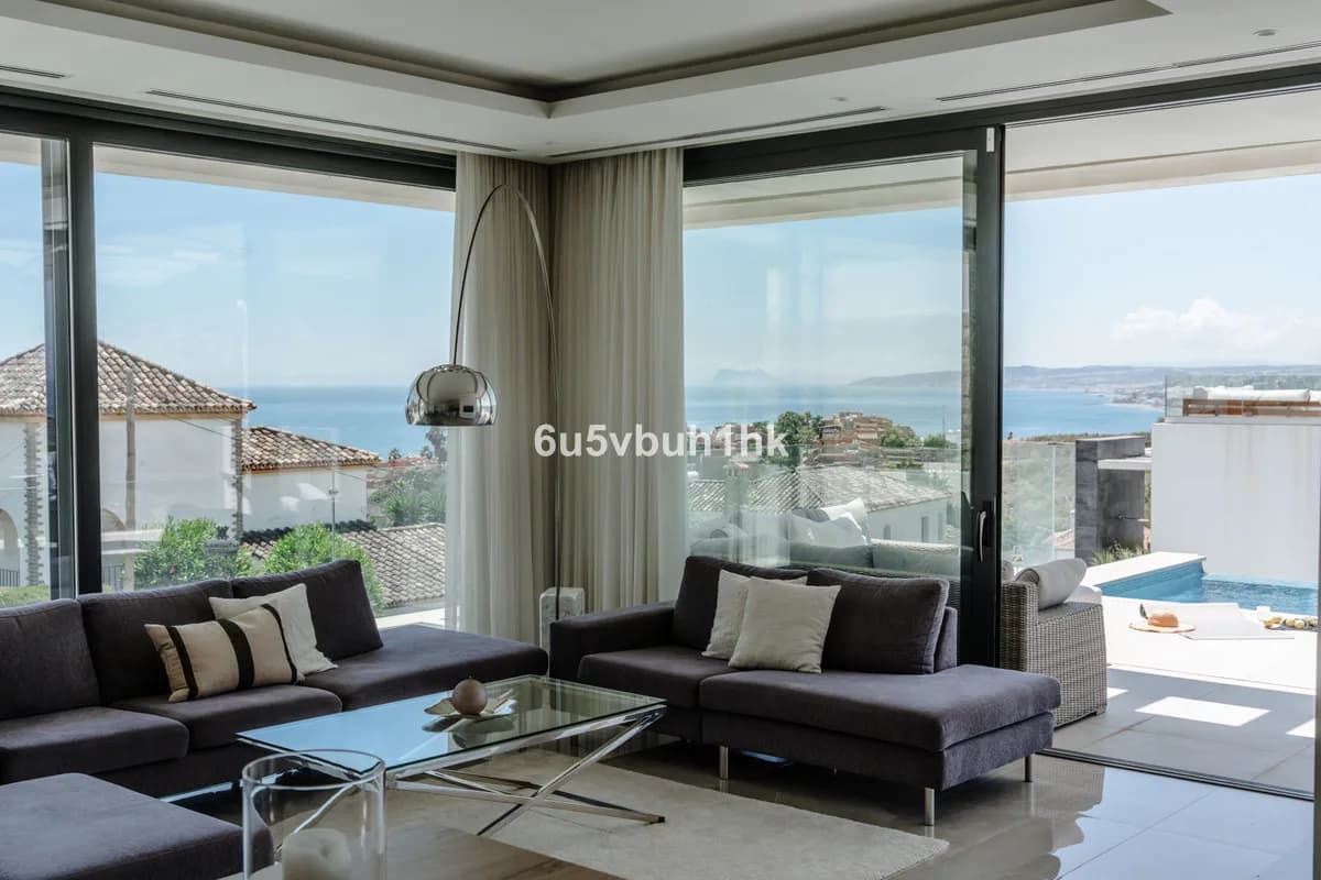 5 Bedroom Detached Villa for Sale in Estepona, Málaga - Image 5