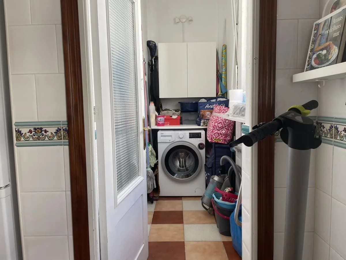 2 Bedroom Middle Floor Apartment for Sale in Estepona, Málaga - Image 6