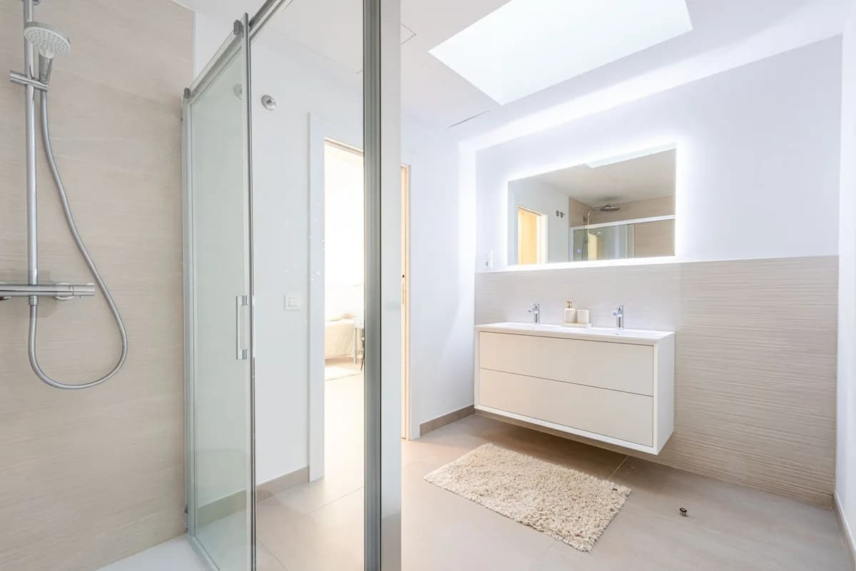 2 Bedroom Penthouse Duplex for Sale in Carvajal, Málaga - Image 9