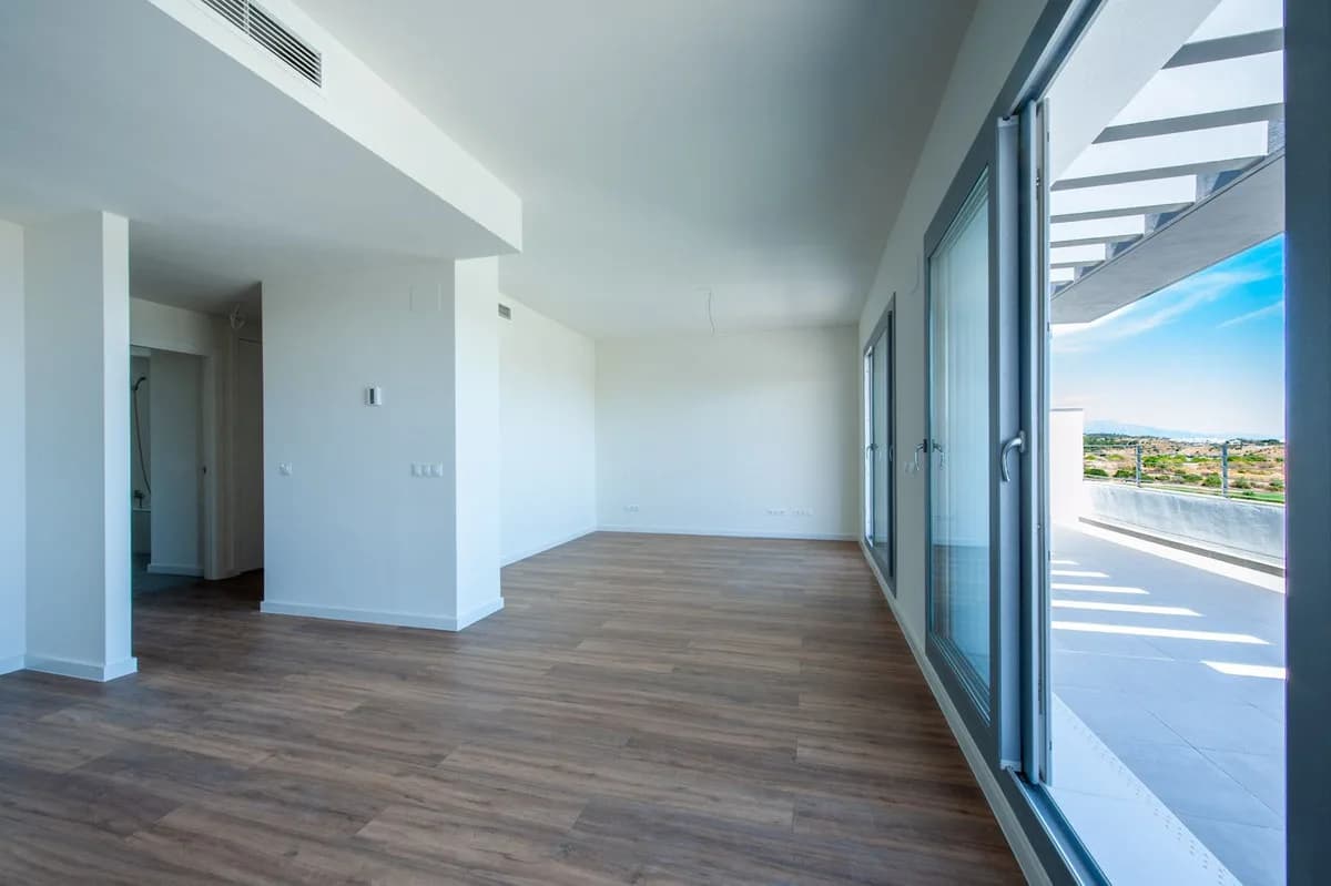 2 Bedroom Top Floor Apartment for Sale in Estepona, Málaga - Image 6