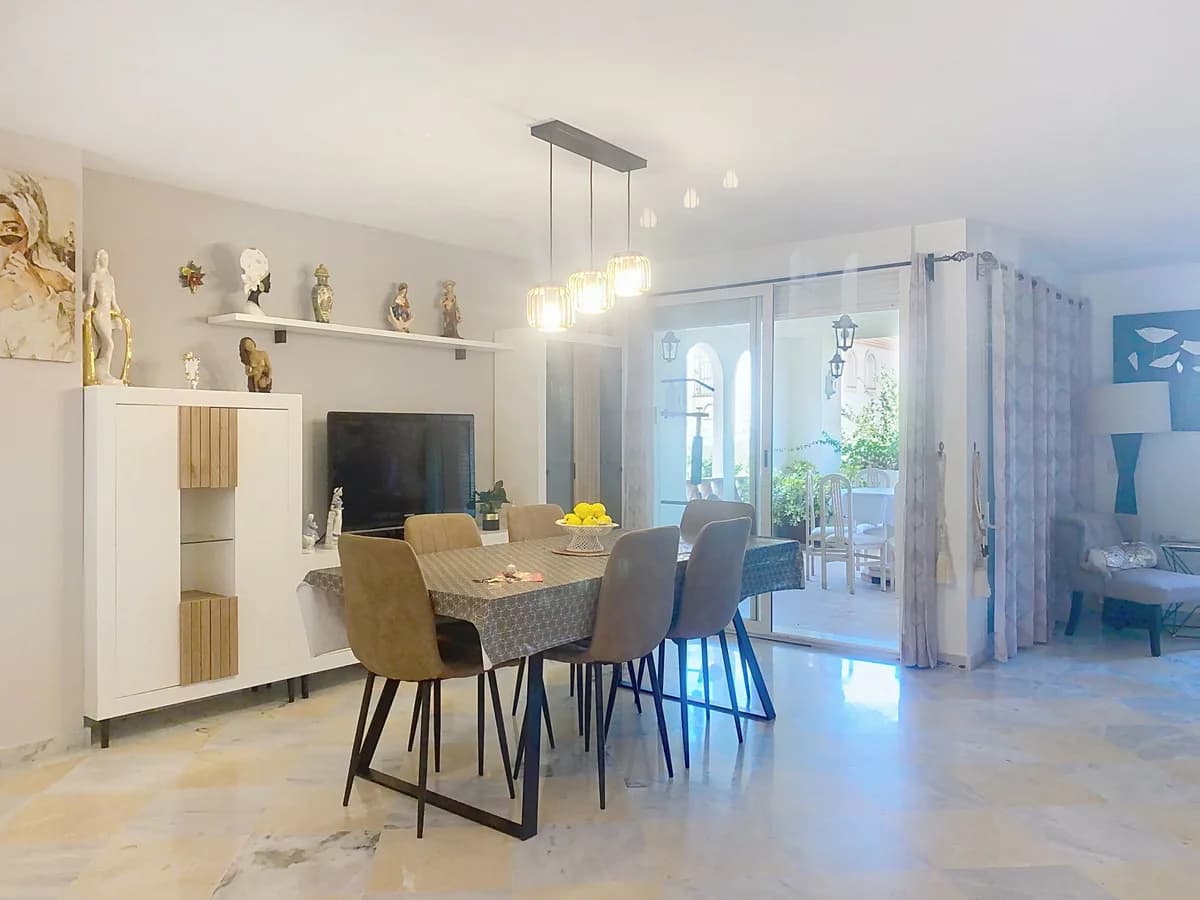 4 Bedroom Semi-Detached House for Sale in Guadalmina Alta, Málaga - Image 5