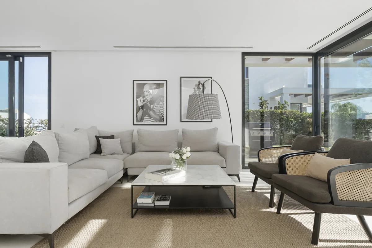 5 Bedroom Semi-Detached House for Sale in Cabopino, Málaga - Image 7