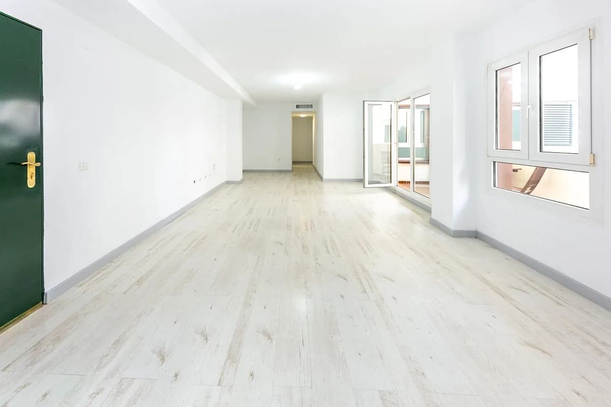 3 Bedroom Middle Floor Apartment for Sale in Torrequebrada, Málaga - Image 7