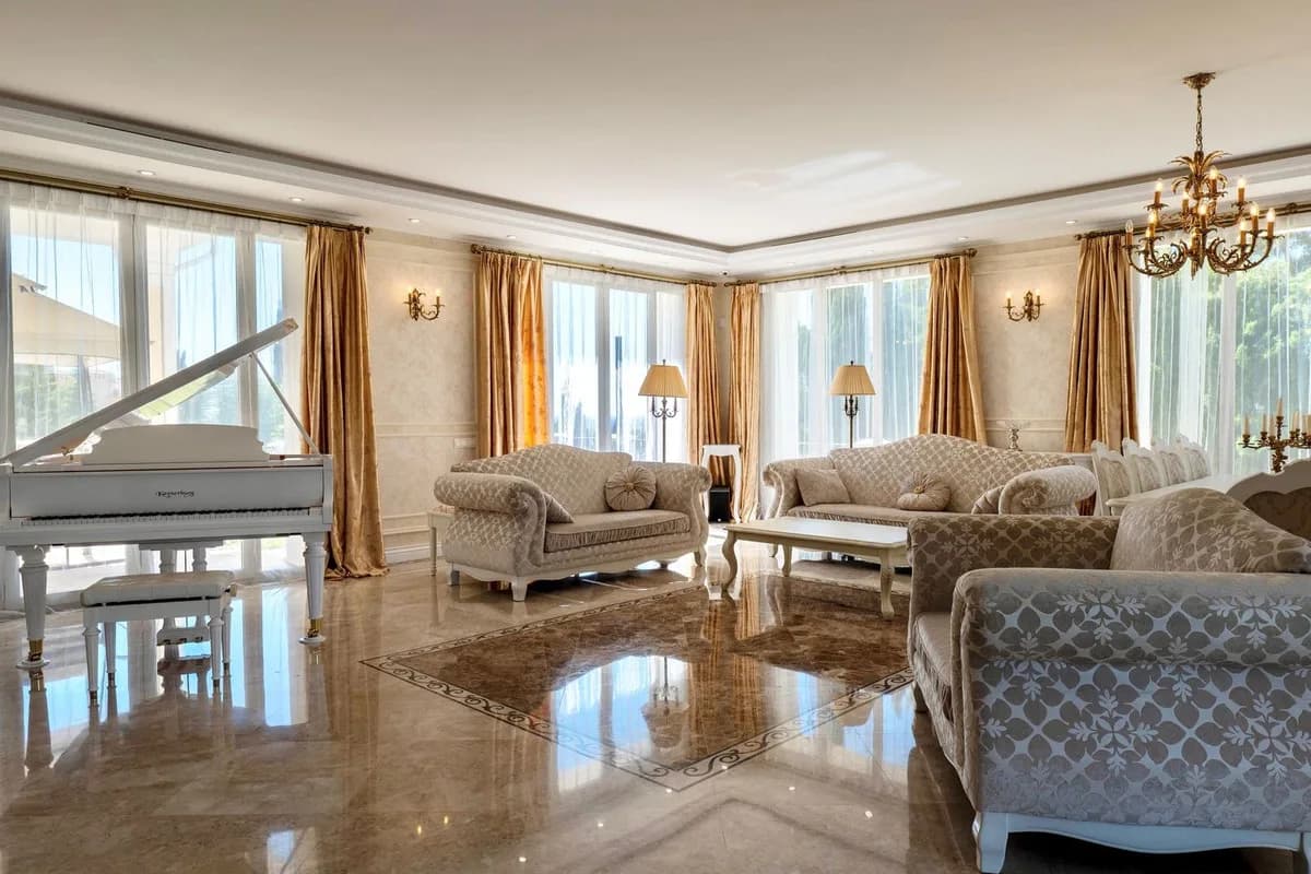 4 Bedroom Detached Villa for Sale in El Rosario, Málaga - Image 4