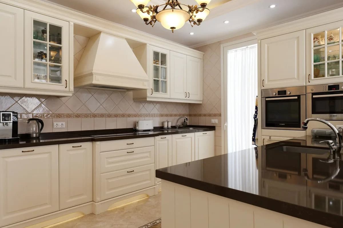 4 Bedroom Detached Villa for Sale in El Rosario, Málaga - Image 7