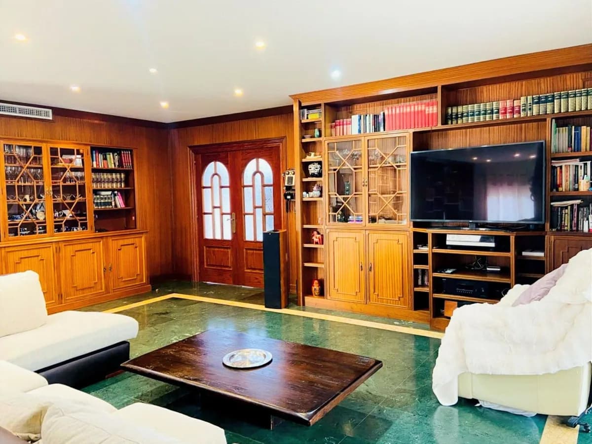 6 Bedroom Detached Villa for Sale in Benalmadena, Málaga - Image 3