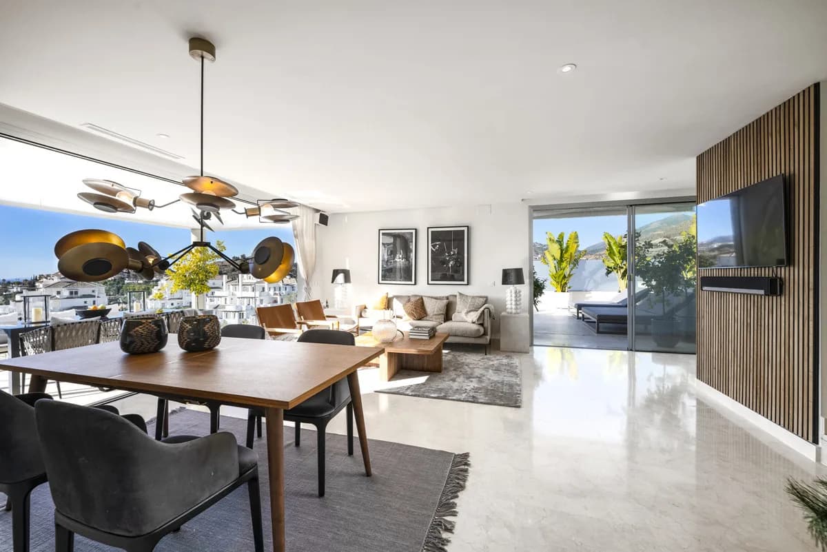 3 Bedroom Penthouse Duplex for Sale in Nueva Andalucía, Málaga - Image 3