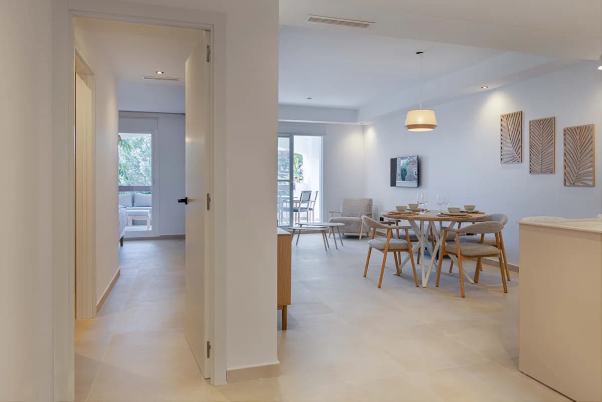 2 Bedroom Middle Floor Apartment for Sale in Nueva Andalucía, Málaga - Image 3