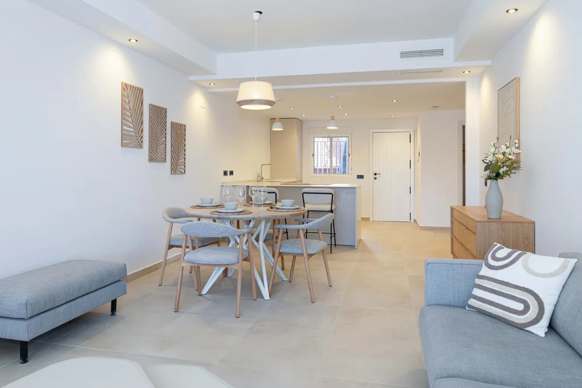 2 Bedroom Middle Floor Apartment for Sale in Nueva Andalucía, Málaga - Image 5