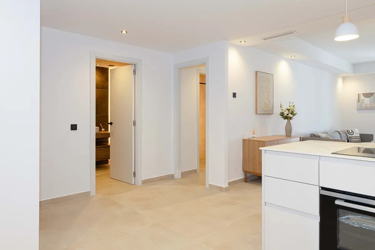 2 Bedroom Middle Floor Apartment for Sale in Nueva Andalucía, Málaga - Image 7
