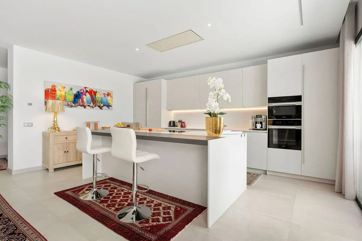 5 Bedroom Detached Villa for Sale in Nueva Andalucía, Málaga - Image 6