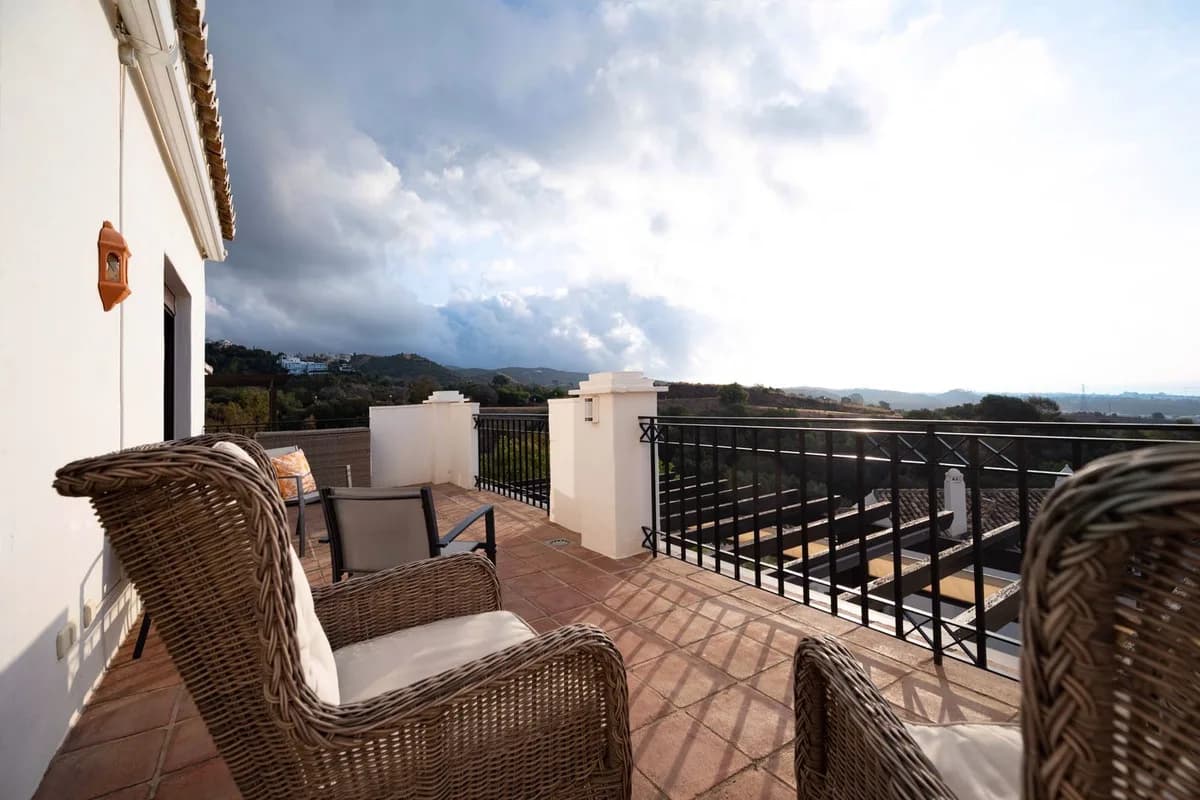 3 Bedroom Penthouse for Sale in Altos de los Monteros, Málaga - Image 4