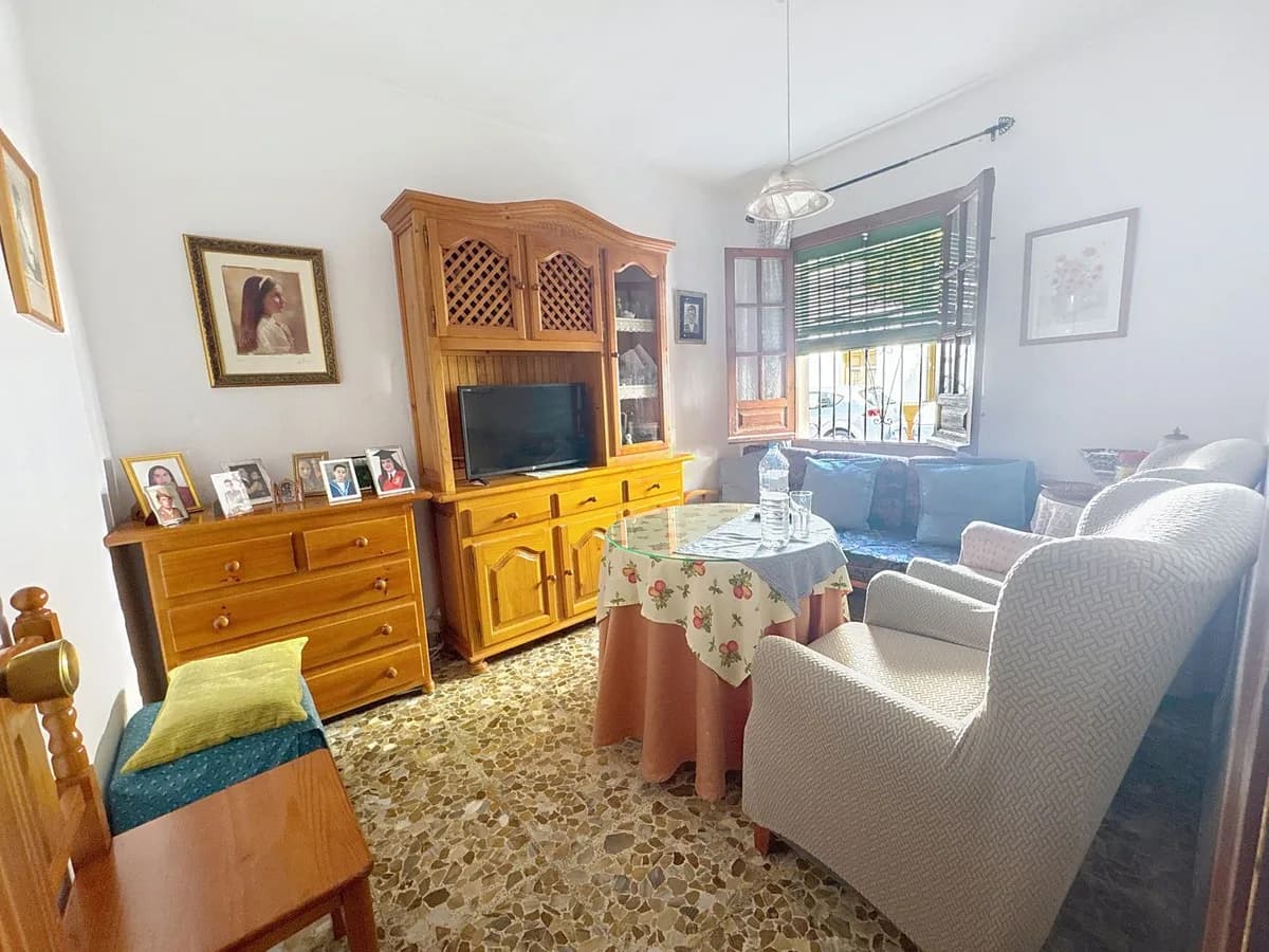 2 Bedroom Ground Floor Apartment for Sale in San Pedro de Alcántara, Málaga - Image 2