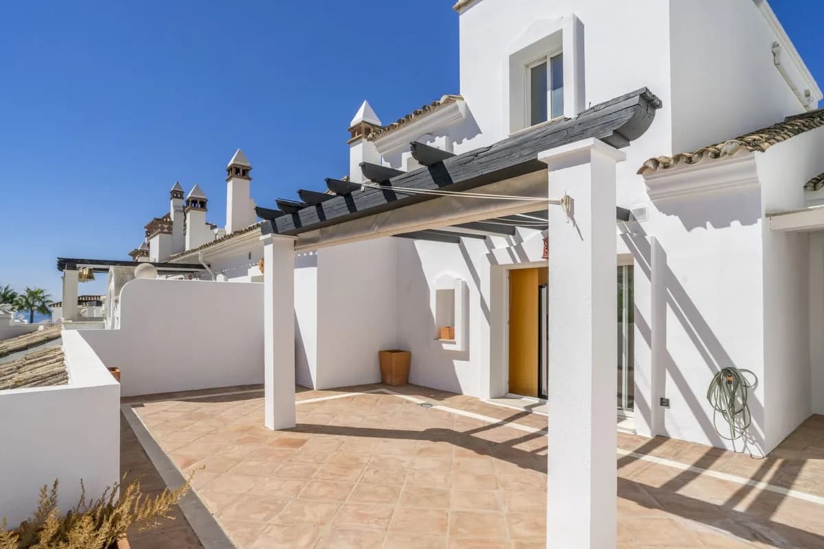 2 Bedroom Penthouse Duplex for Sale in Marbella, Málaga - Image 5
