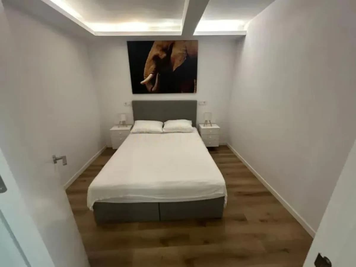3 Bedroom Middle Floor Apartment for Sale in Estepona, Málaga - Image 9