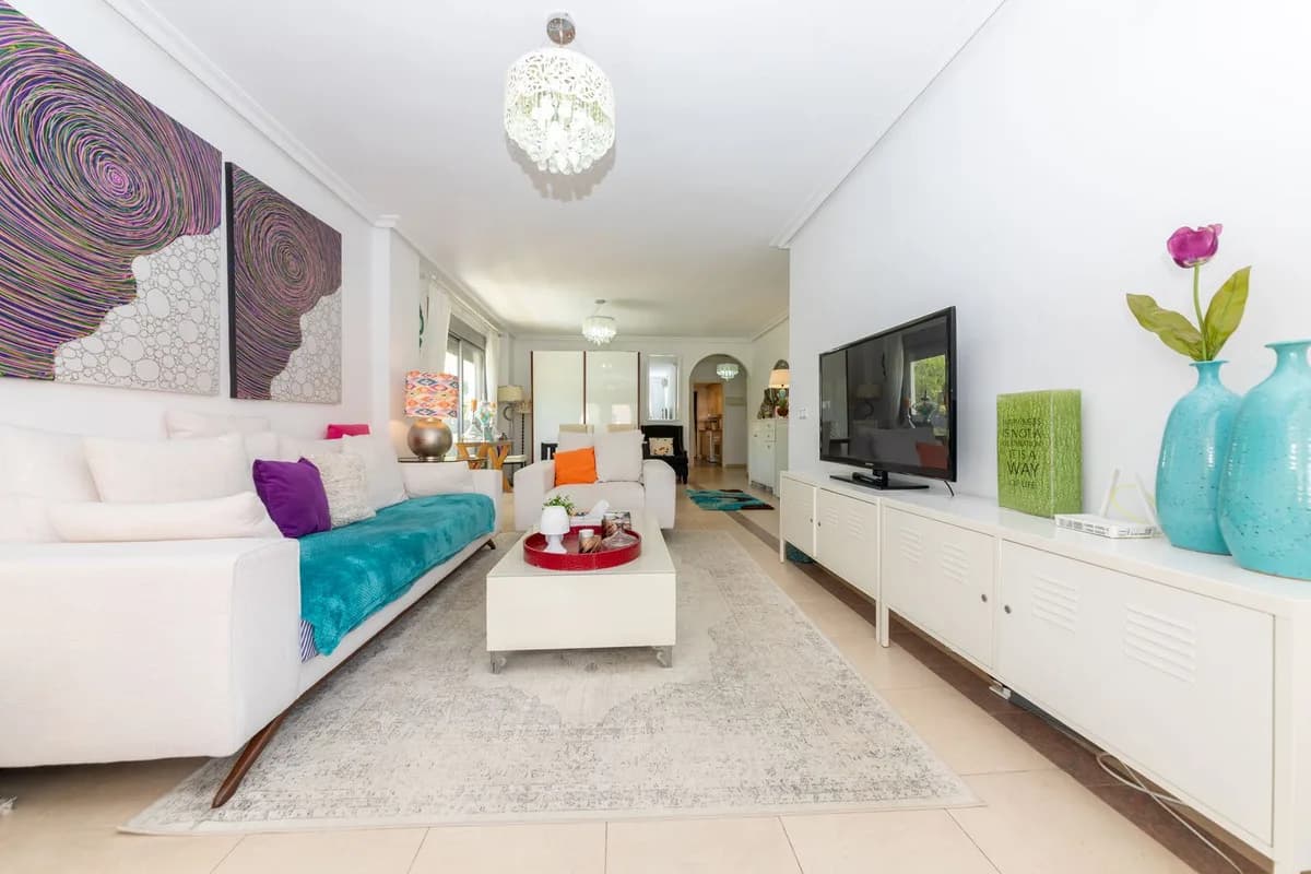 2 Bedroom Middle Floor Apartment for Sale in Nueva Andalucía, Málaga - Image 8