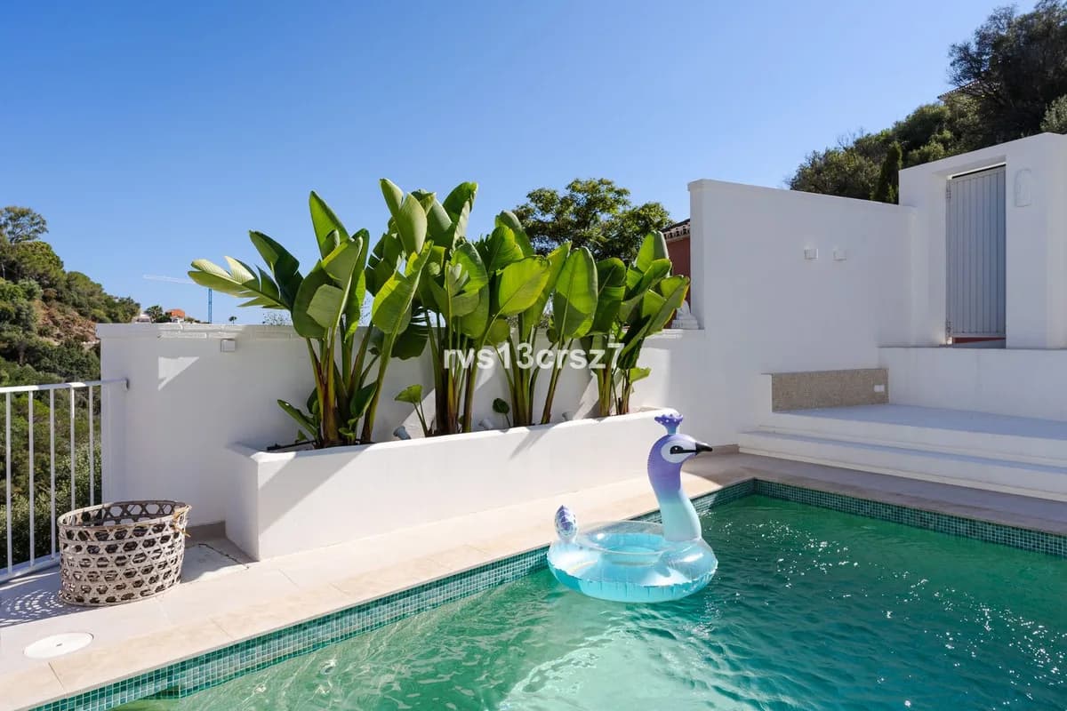4 Bedroom Ground Floor Apartment for Sale in Nueva Andalucía, Málaga - Image 9