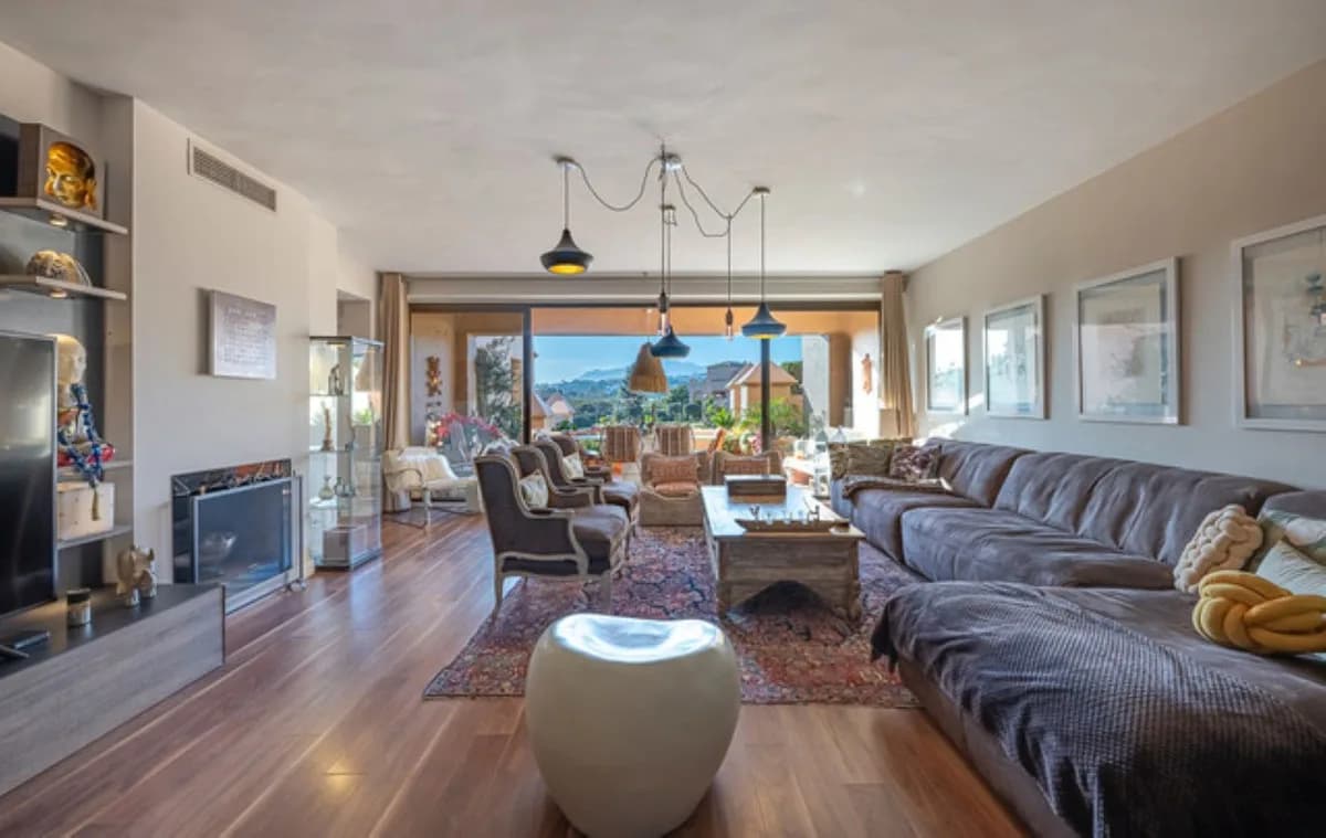 3 Bedroom Penthouse for Sale in Atalaya, Málaga - Image 2