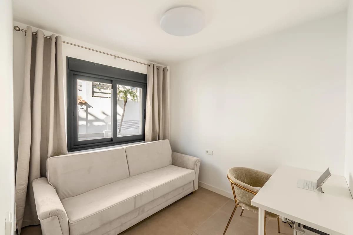 3 Bedroom Townhouse for Sale in El Paraiso, Málaga - Image 6