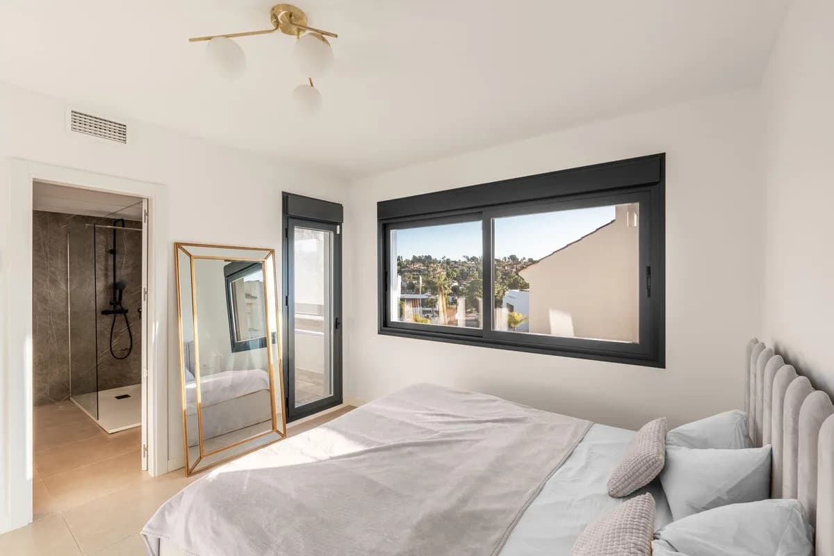 3 Bedroom Townhouse for Sale in El Paraiso, Málaga - Image 8