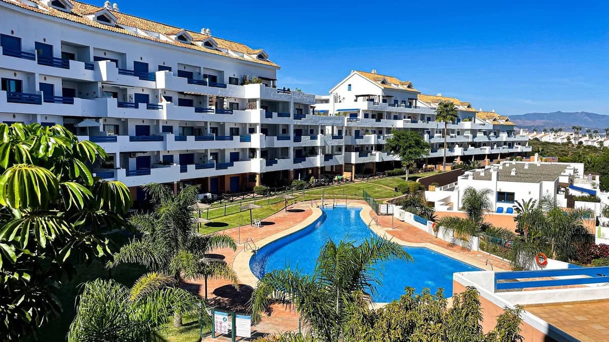 2 Bedroom Ground Floor Apartment for Sale in La Duquesa, Málaga