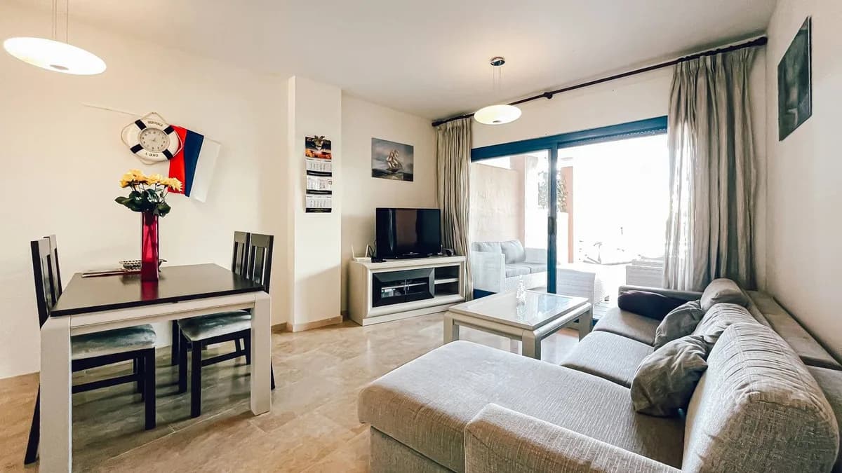 2 Bedroom Ground Floor Apartment for Sale in La Duquesa, Málaga - Image 2