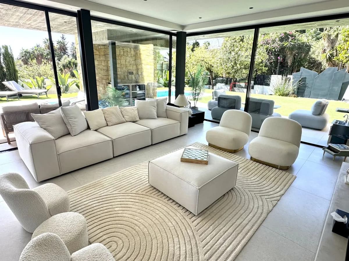 6 Bedroom Detached Villa for Sale in Nagüeles, Málaga - Image 9