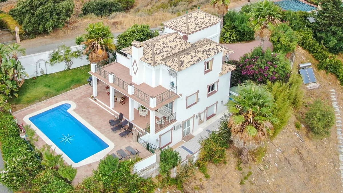 5 Bedroom Finca - Cortijo for Sale in Estepona, Málaga - Image 5