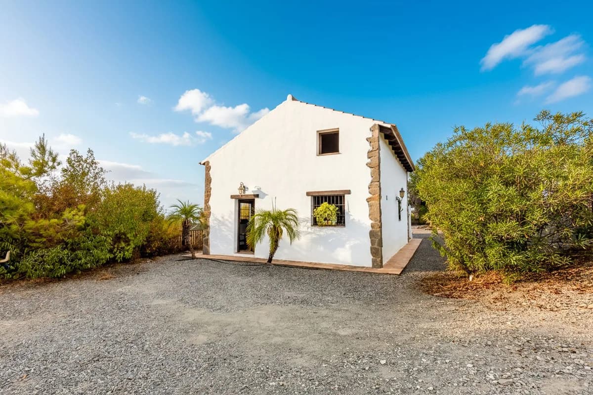 3 Bedroom Finca - Cortijo for Sale in Coín, Málaga - Image 4