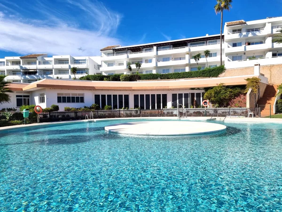 1 Bedroom Middle Floor Apartment for Sale in Mijas Costa, Málaga - Image 2